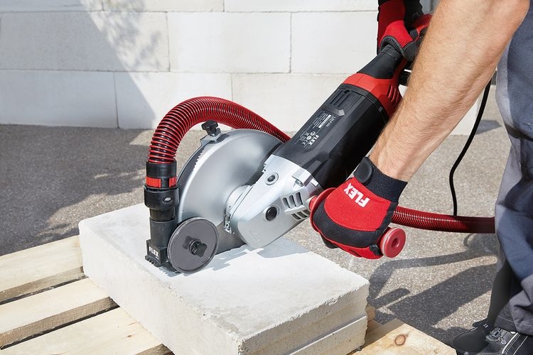 pics/Flex 2017/Winkelschleifer/436.704/flex-436704-angle-grinder-application.jpg